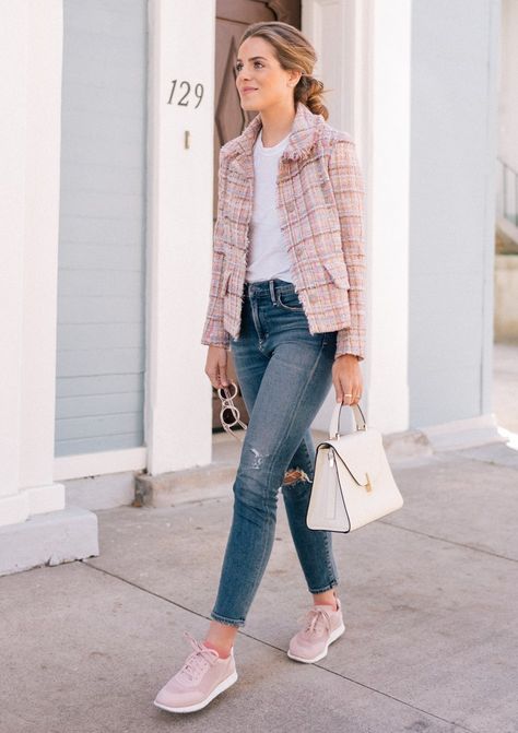 Feminine Outfit With Sneakers, Styling Pink Sneakers, Rose Sneakers Outfit, How To Style Pink Sneakers, Blush Sneakers Outfit, Pink Sneakers Outfit Summer, Pink Tweed Jacket Outfit, White Bag Outfit, Pink Sneakers Outfit