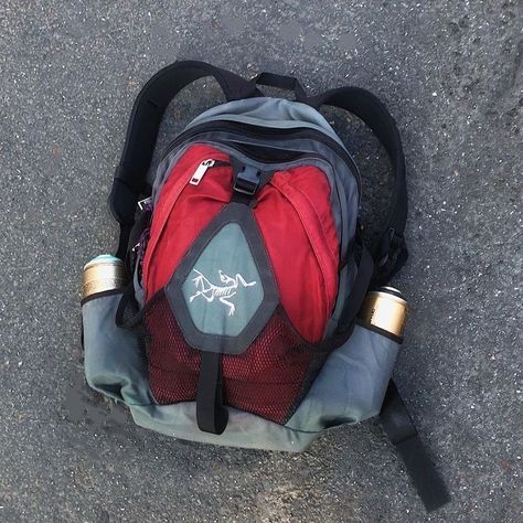 Salomon Backpack, Gorpcore Backpack, Arcteryx Bag, Guy Fits, City Club, Skate Style, Street Style Outfits Men, Light Backpack, Back Bag