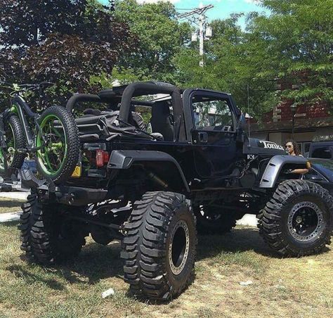 Extreme Interests Jeep Tires, Two Door Jeep Wrangler, Jeep Wrangler Girl, Jeep Wrangler Lifted, Jeep Baby, Badass Jeep, Jeep Yj, Black Jeep, Cars Jeep