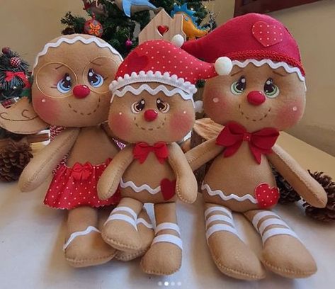 Christmas Crafts Diy Projects, Dollar Store Christmas Crafts, Cricut Christmas Ideas, Gingerbread Crafts, Gingerbread Christmas Decor, Gingerbread Decorations, Felt Christmas Decorations, Video Creator, Christmas Themes Decorations