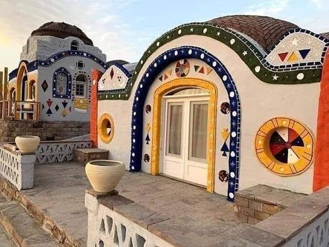 Houses in Aswan,Egypt. Nubian Village, Dance Studio Design, Aswan Egypt, Minimalist Furniture Design, African House, Mud House, Airport Design, Classic Villa, Eco Architecture