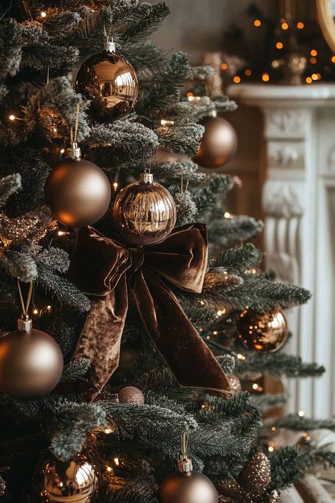 60 Beautiful Brown Christmas Tree Decorations for a Warm, Elegant Holiday Dark Brown Christmas Aesthetic, Decorating Christmas Tree Aesthetic, Christmas Brown Aesthetic, Brown Christmas Tree Decor, Gold And Brown Christmas Tree, Brown Christmas Aesthetic, Green And Brown Christmas, Christmas Ribbon Ideas, Classic Christmas Aesthetic