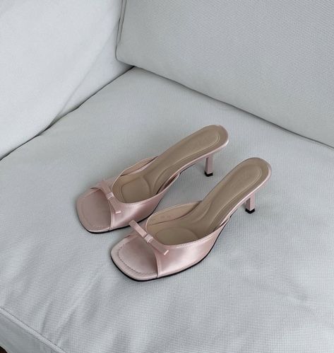 Pink Era, Pretty Heels, Dr Shoes, Vintage Heels, Fancy Shoes, Girly Shoes, Shoe Inspo, Aesthetic Shoes, Pretty Shoes