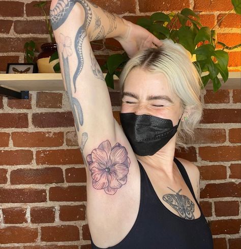 Armpit Tattoo, Underarm Tattoo, Tattoed Girls, Tattoos And Piercings, Flower Tattoo, Amazing Women, Tatting, Piercings, Love This