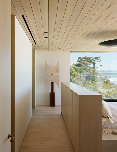 Graoni Beach House by Montalba Architects and Matt Blacke Inc. - Project Feature - The Local Project - The Local Project Beach House Pictures, Minimalist Beach House, 2023 Picture, Beach Interior, Timber Ceiling, Townhouse Designs, Mix Use Building, Sophisticated Decor, On The Ocean