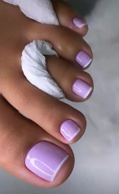 Pedicure Ideas Lavender, Pedicure Ideas Matte, Purple French Pedicure, Lavender Pedicure Toenails, Toe Nail Designs Purple, Light Purple Toe Nails, Purple Toes Toenails, Lilac Pedicure, Lavender Toe Nails