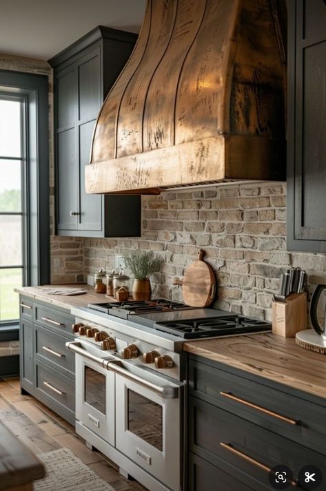 Rock Backsplash Kitchen, Wood Backsplash Kitchen, Barndo Interior, Barndo Kitchen, Country Homestead, Rustic Kitchen Ideas, Backsplash Trends, Kitchen Backsplash Trends, Stone Backsplash Kitchen