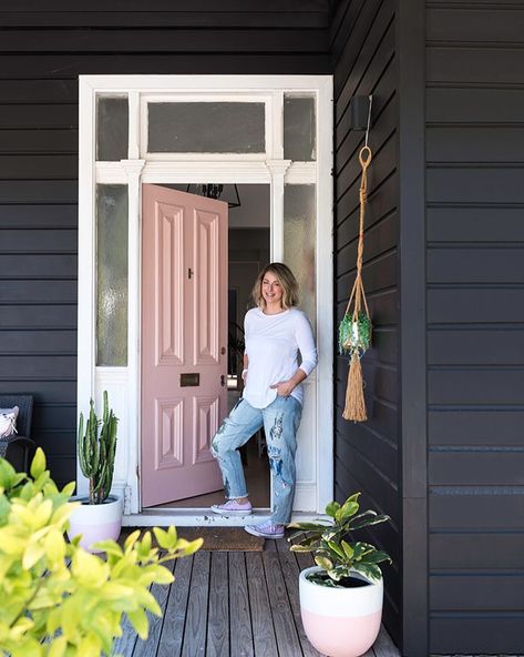 The very gorgeous Andrea! At her gorgeous pink door! Thanks for letting us all in to see the beautiful space you created! It was so fun to… Pink Front Door, Weatherboard House, Pintura Exterior, Pink Door, Exterior Paint Colors For House, Front Door Colors, Character Home, Bespoke Interiors, Home Magazine