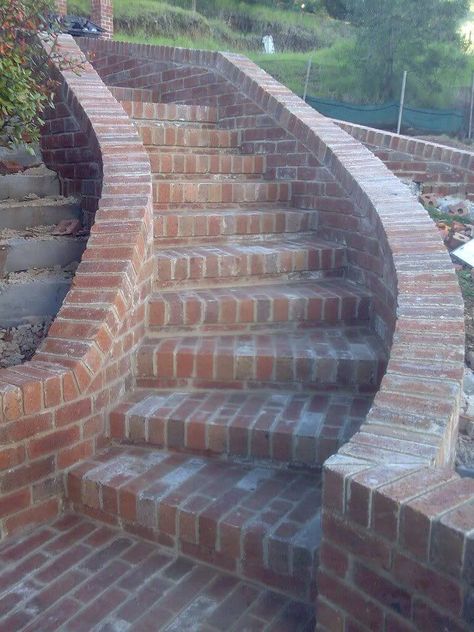 35 Wonderful DIY Ideas to Decorate Your Yard With Bricks - Engineering Discoveries Brick Pathway, Brick Projects, Brick Steps, Patio Steps, Brick Garden, Garden Stairs, Exterior Stairs, Concrete Stairs, Waterfalls Backyard