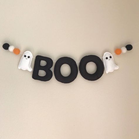 Felt Halloween Garland, Halloween Felt Crafts, Felt Bunting, Halloween Bunting, Halloween Party Decoration, Adornos Halloween, Halloween Garland, Felt Halloween, Halloween Door Decorations