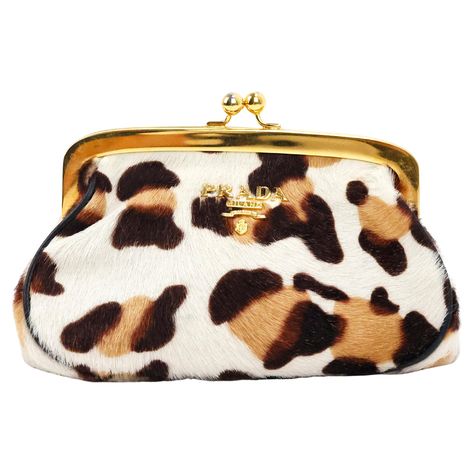 Prada coin pouch in pony hair calfskin leopard print, gold hardware. Condition: Really good. Slight scratches on the hardware. Packing/accessories: Dustbag. Measuremets: 14cm x 9cm x 5cm Timeless Designer Bags, Prada Suitcase, Packing Accessories, Prada Pouch, Leopard Print Accessories, Fall Wishlist, Leopard Bag, Cosmetic Bag Set, Cute Purse