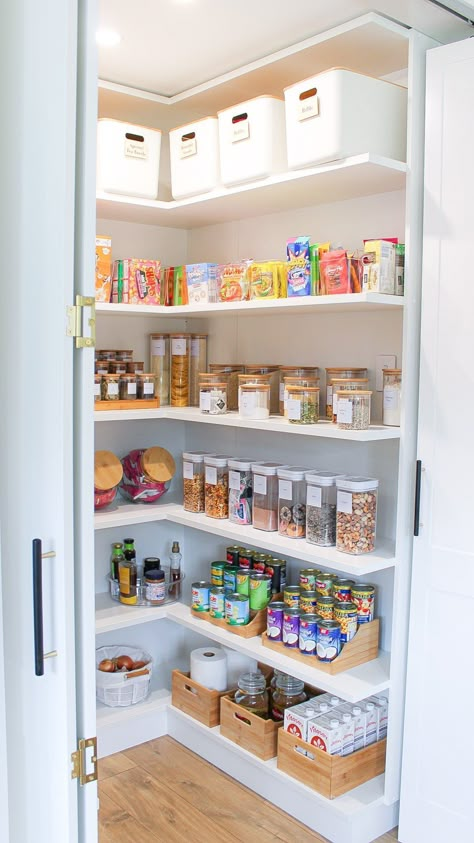 Small Pantry Ideas, Pantry Closet Design, Dream Pantry, Pantry Inspiration, House Pantry, Small Pantry Organization, Perfect Pantry, Pantry Room, Pantry Organisation