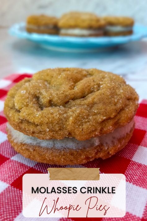 Molasses whoopie pies Molasses Whoopie Pies, Whoopy Pie, Amish Molasses Cookies, Hand Desserts, Xmas Bakes, Cookies Molasses, Lotr Birthday, Molasses Crinkle Cookies, Amish Cookies