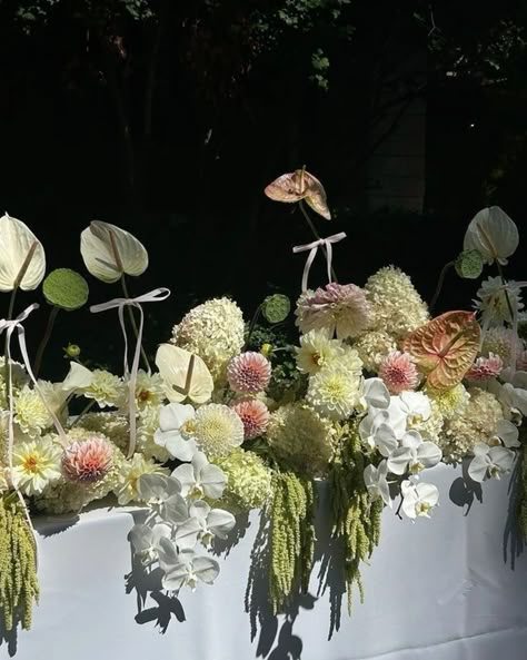 Sit Down Dinner Table Decor, Sit Down Dinner, Ivory Wedding Flowers, Wedding Table Design, Young Wedding, Eating Table, Wedding Table Designs, Wedding Design Ideas, Dinner Table Decor