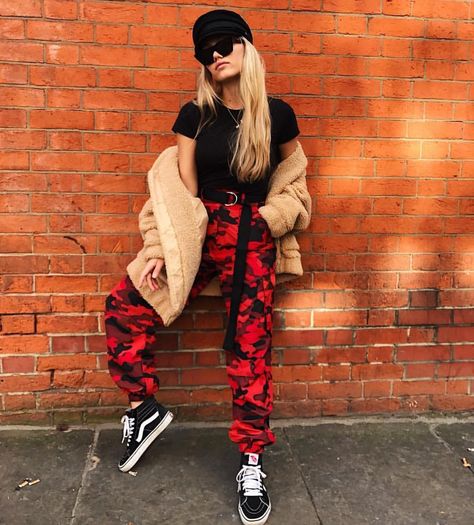 254.3k Followers, 0 Following, 1,302 Posts - See Instagram photos and videos from I.AM.GIA (@i.am.gia.thelabel) Red Camo Pants, Camo Pants Outfit, Red Camouflage, Camouflage Cargo Pants, Red Camo, Military Pants, Womens Fashion Casual Winter, Classic Style Women, Camo Pants