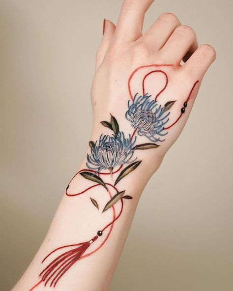 Tiger Hand Tattoo, White Rabbit Tattoo, Charm Tattoo, Mandala Hand Tattoos, Butterfly Hand Tattoo, Rose Hand Tattoo, Chrysanthemum Tattoo, Korean Tattoos, Hand Tattoos For Girls