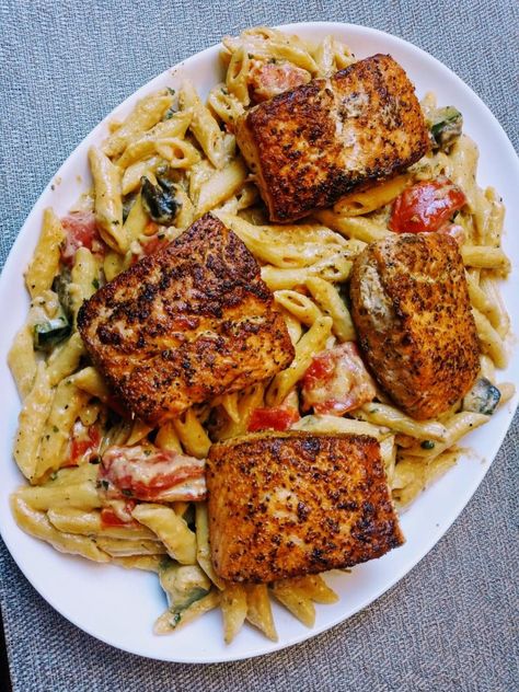 Fish Pasta Dishes, Shrimp Salmon Pasta, Cajun Salmon Pasta Recipes, Cajun Salmon Pasta, Fish And Pasta, Chicken Cajun, Salmon And Veggies, Couple Dinner, Veggies Pasta