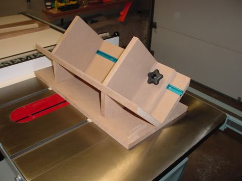 MDF Miter Spline Sled - by Brad_Nailor @ LumberJocks.com ~ woodworking community Spline Jig, Mortise Jig, Table Saw Sled, Darth Vader Helmet, Table Saw Jigs, Diy Projects Plans, Diy Table Saw, Router Jig, Shop Layout