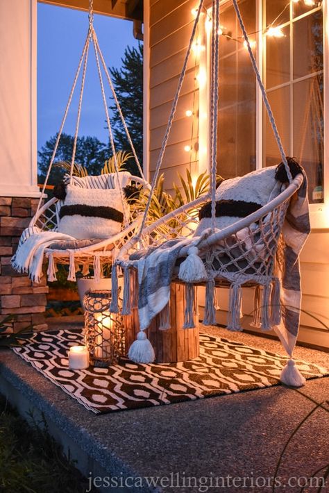 Boho Porch, Veranda Design, Porch Makeover, Front Porch Design, Garden Terrace, Small Front Porches, Patio Decorating Ideas On A Budget, Small Porches, Front Porch Decorating