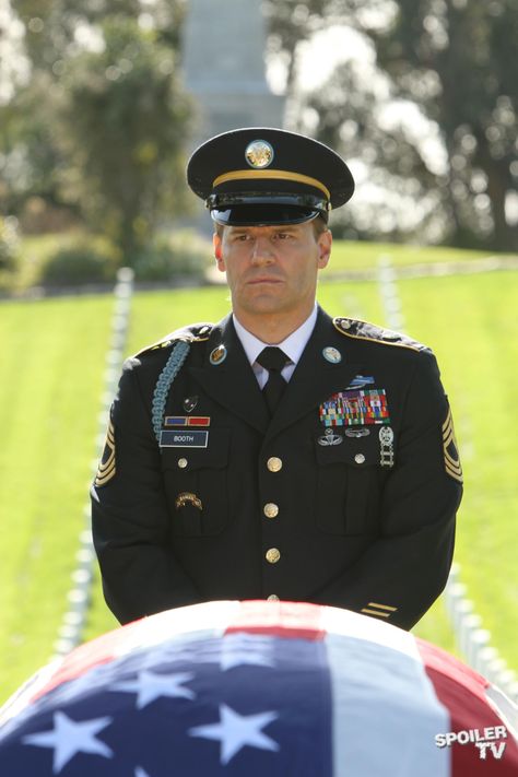 Booth in uniform. Bones Booth, David Boreanaz Angel, Temperance Bones, John Francis Daley, Seeley Booth, Bones Tv Series, Booth And Bones, Booth And Brennan, Bones Show