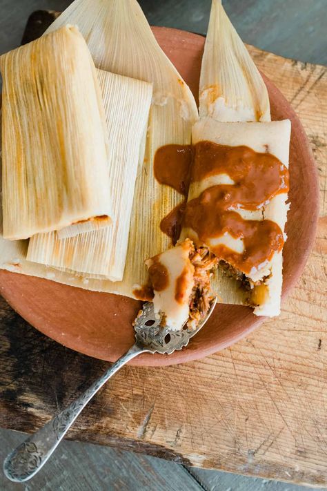 Chicken Mole Tamales - Muy Bueno Cookbook Mole Burrito, Mole Tamales, Mole Recipes, Latin Meals, Authentic Tamales, Tamale Filling, Making Tamales, Bueno Recipes, Chicken Tortillas