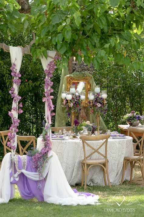 Fantasy Forest Party Decorations, Whimsical Picnic, Quince Picture Ideas, Enchanted Forest Quinceanera Theme, Enchanted Forest Quinceanera, Midsummer Nights Dream Party, Fairytale Birthday Party, Quince Pictures, Panel Backdrop