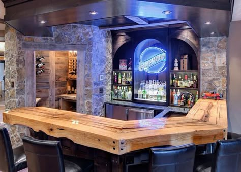 58 Exquisite home bar designs built for entertaining Basement Wet Bar Ideas, Wet Bar Basement, Best Man Caves, Basement Wet Bar, Home Bar Counter, Basement Bar Design, Modern Home Bar, Basement Bar Designs, Home Bar Design