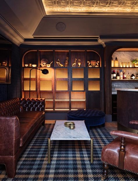 Bar In Lounge Room, Vintage Bar Aesthetic Dark, Modern Speakeasy Design, Dark Bar Design, Moody Bar Lounge, Club Room Design, Gentlemans Club Aesthetic, Luxury Speakeasy, Bar Lounge Interior Design