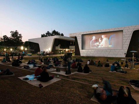 Foro al aire libre de Cineteca: funciones de junio 2018, sé parte de la noche de shorts México y descubre datos sorprendentes sobre los tiburones Parking Plan, Cinema Architecture, Outdoor Movie Theater, Theater Architecture, Cinema Design, Open Air Cinema, Outdoor Cinema, Project Portfolio, Outdoor Theater