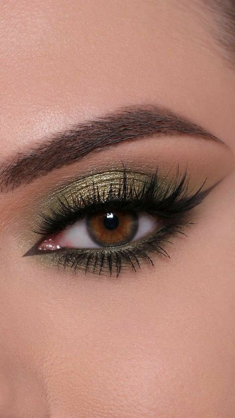 Green Eyeshadow Looks For Brown Eyes, Competition Makeup, Teknik Makeup, Beginners Eye Makeup, Eye Makeup Techniques, Makeup For Hazel Eyes, Smokey Eye Makeup Tutorial, Makeup Artist Tips, Eye Makeup Pictures