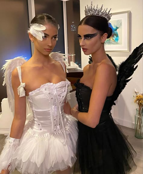 Black Swan Costume, Halloween Duos, Matching Halloween Costumes, Hot Halloween Outfits, Halloween Coustumes, Pretty Halloween Costumes, Duo Halloween Costumes, Holloween Costume, Pretty Halloween