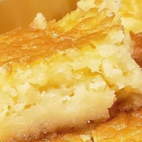 Pineapple Cake Bars - Viral Recipes Recipes With Crushed Pineapple, Bar Treats, Cake Bars Recipe, Pineapple Desserts, Fruity Cake, Pineapple Recipes, Pineapple Cake, Cake Bars, Crushed Pineapple