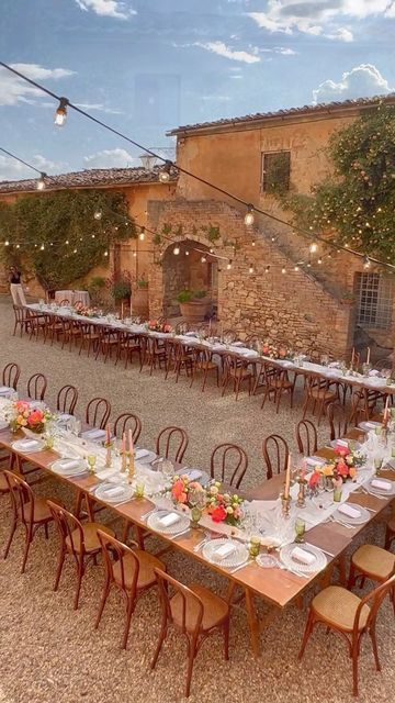 Italian Villa Wedding Ceremony, Italian Wedding Tuscany, Italian Vibe Wedding, Italian Wedding Catering, Italian Wedding Decorations, Small Italian Wedding, Italian Wedding Flowers, Italian Vineyard Wedding, Tuscany Villa Wedding