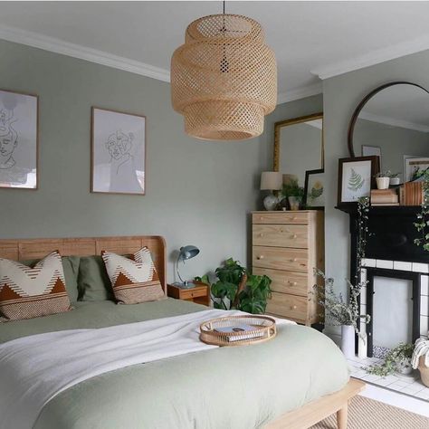 Benjamin Moore Color of the Year 2022: October Mist - The Nordroom Sage Bedroom, Green Bedroom Walls, Green Bedroom Decor, Sage Green Bedroom, Bedroom Trends, Modern Bedroom Decor, Redecorate Bedroom, Green Rooms, Bedroom Green