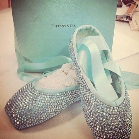 Tiffany and co pointe shoes! With rhinestones!!! Eeeekkkk I want these Dance Like No One Is Watching, City Ballet, The Dancer, Ballet Beautiful, Point Shoes, Pointe Shoes, Ballet Slippers, Cool Ideas, Zuhair Murad