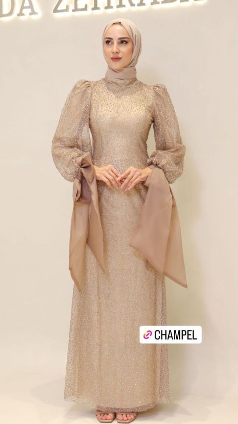 Dress Brokat Modern, Islamic Fashion Dresses, Kebaya Modern Dress, Wedding Dress Outfit, Simple Bridesmaid Dresses, Soiree Dress, Engagement Proposal, Women Dresses Classy, Ootd Dress