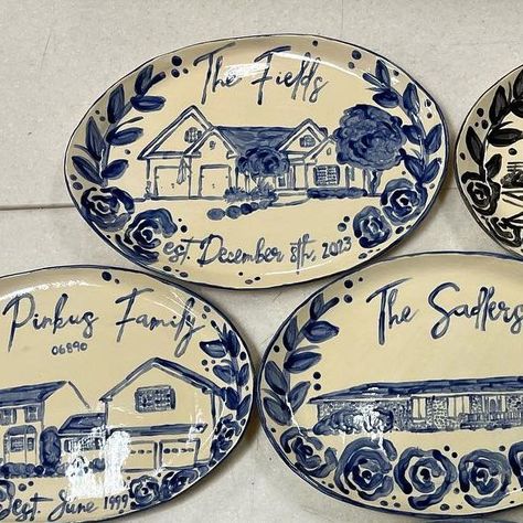 smiley riley on Instagram: "The black platter 🥹😍😎🖤🖤🖤🖤🖤🖤" Family Plate Painting Ideas, Serving Platter Painting Ideas, House Plate Design, Platter Painting Ideas, Hand Painted Plates Ideas, Christmas Plate Painting Ideas, Hand Painted Pottery Plates, Painted Plates Ideas, Painted Trinket Dish