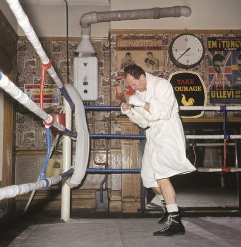 'Our Enry' at the Thomas a Becket boxing gym, circa 1966 🇬🇧 Boxing Aesthetic Vintage, Vintage Boxing Gym, Best Fruit Cake Recipe, Vintage Boxing, Boxer (dog), Boxing Gym, Vintage Box, Fruit Cake, Aesthetic Vintage