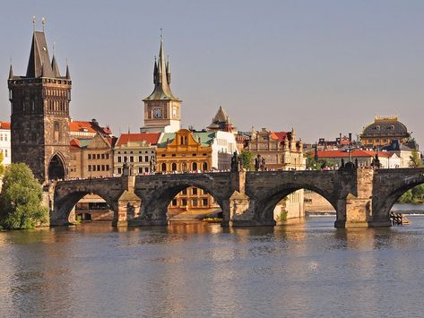 charles bridge prague Things To Do In Europe, Republic Pictures, Prague City, Honeymoon Places, Charles Bridge, Adventure Inspiration, Prague Czech Republic, Prague Czech, City Break