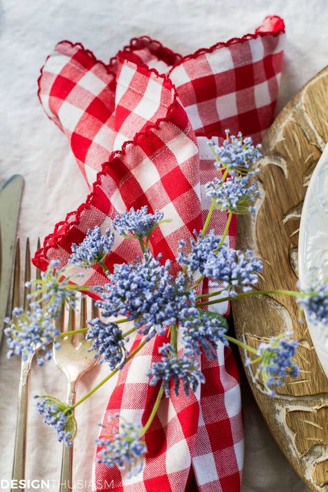 Americana Party, American Barbecue, Entertaining Garden, Tips For Summer, Summer Tablescapes, Garden Party Decorations, July Fourth, Country Style Decor, Patriotic Party