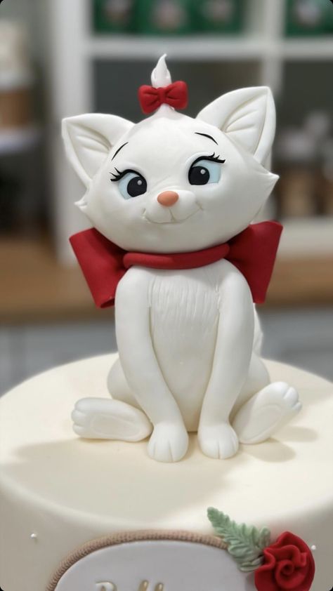 Cat Cupcakes, Marie Cat, Elegant Birthday Cakes, Marie Aristocats, Fondant Tutorial, Baby Birthday Cakes, Easter Cakes, White Cake, Fondant Cakes