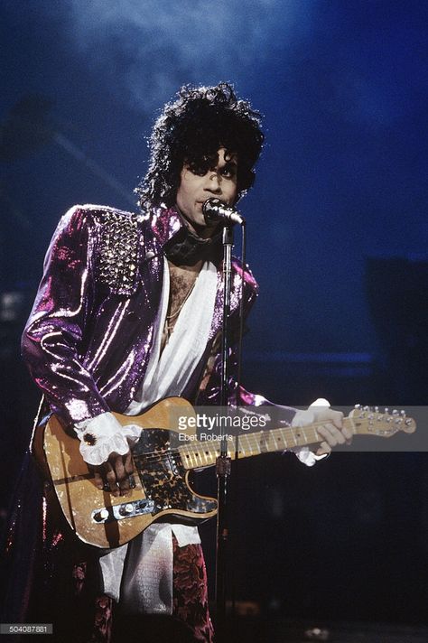 Prince performs on the Purple Rain tour at Joe Louis Arena in Detroit, Michigan on November 8, 1984. Prince Performing, Prince 1999, Prince Fashion, Prince Pictures, Princes Fashion, Sheena Easton, Prince Musician, Prince Clothes, Prince Images