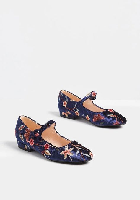 Modcloth Shoes, Vintage Inspired Shoes, Fancy Flats, Trendy Womens Shoes, Heels Classy, Mary Jane Flats, Platform High Heels, Pretty Shoes, Mary Jane Shoes