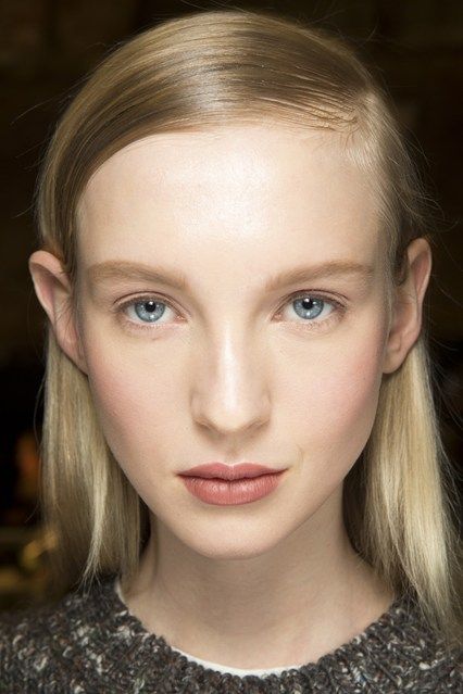 Autumn/Winter 2015: Uptown Girl Vintage Photography Women, Soft Beauty, Beauty Regime, Winter Skin, Uptown Girl, Vogue Beauty, Lip Hair, Sleek Hairstyles, Color Crush