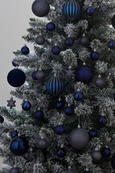 Grey Christmas Tree, Blue Christmas Tree Decorations, Navy Christmas, Tree Inspiration, Blue Christmas Decor, Christmas Tree Decorating Themes, Tree Themes, Blue Christmas Tree, Grey Christmas