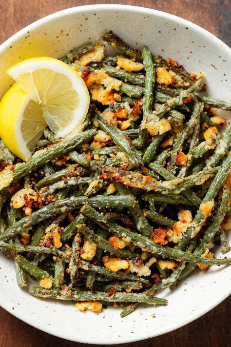 These Garlic Parmesan Green Beans are crispy, cheesy, and perfectly garlicky! You only need a few simple ingredients and the recipe comes together in 30 minutes with minimal effort. These green beans are simple enough to be served as a side dish for a weeknight dinner, but they're fancy enough to add them to your holiday table as well! These are sure to impress at both Thanksgiving and Christmas! Fancy Green Beans, Fancy Side Dishes, Roasted Frozen Green Beans, Christmas Green Beans, Garlic Parmesan Green Beans, Garlic Green Bean Recipes, Christmas Dinner Sides, Crispy Green Beans, Parmesan Green Beans