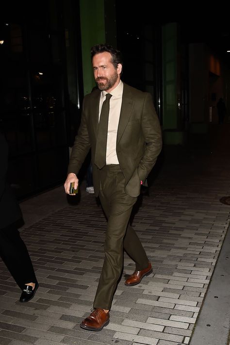 Ryan Reynolds Suit, Ryan Reynolds Style, Olive Suit, Flannel Tie, Fall Suit, Dressed To Impress, Todd Snyder, Brown Oxfords, V Magazine