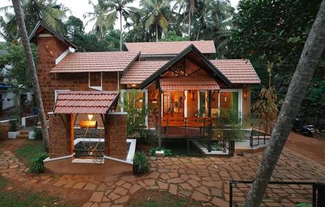 1870 sq ft. Rs 28 Lakh. This Eco-Friendly Home is an Inspiration House Plan Interior, Eco Friendly House Plans, Kerala Traditional House, Kerala Home, Backyard Garden Diy, Kerala House Design, Kerala Houses, Decor Hacks, Eco Friendly Home