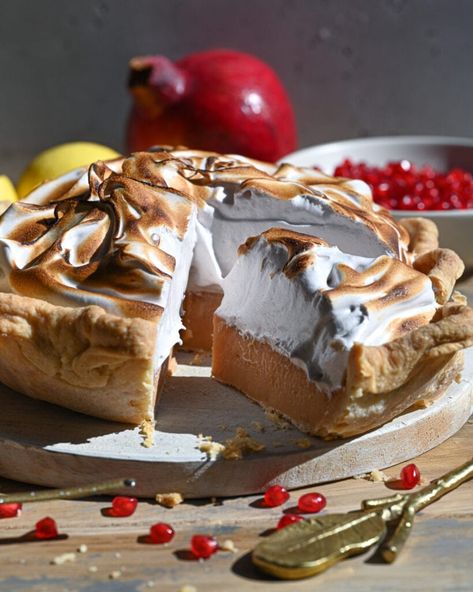 Pomegranate Recipes, Homemade Pie Crust, Meringue Pie Recipes, Lemon Curd Filling, Pie Day, Lemon Filling, Best Pie, Ice Cream Pies, Homemade Pie Crusts