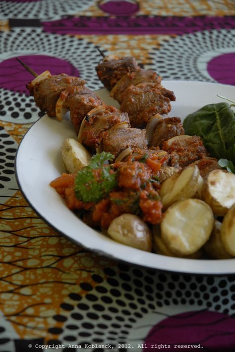 Rwanda - brochette Heritage Recipes, New Years Eve Food, Star Chef, African Heritage, World Recipes, African Food, Skewers, Chicken Wings, Cooking Recipes